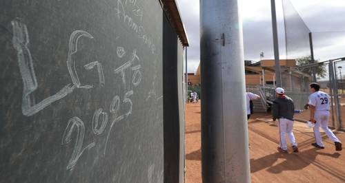 훈련장 더그아웃 뒤편에는 'LG 우승 2025' 신현우 기자 nowwego@yna.co.kr