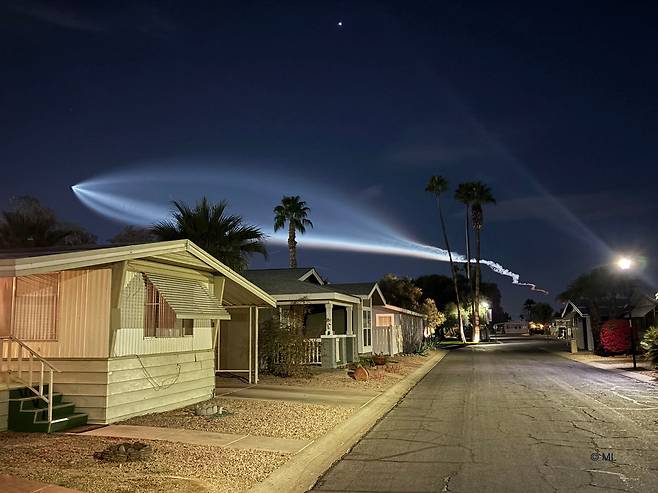 SpaceX Rocket Launch Plume over California. /NASA·Martin LaMontagne