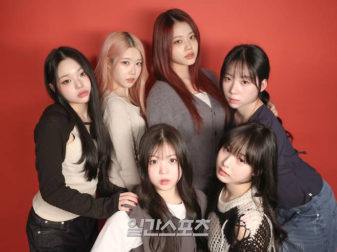 그룹 클라씨가 13일 오후 서울 중구 순화동 KG타워에서 진행된 일간스포츠와의 인터뷰에 앞서 포즈를 취하고 있다. 서병수 기자 qudtn@edaily.co.kr