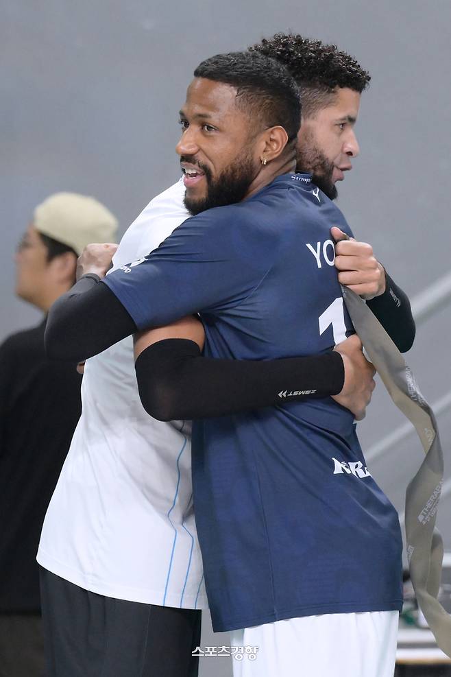 현대캐피탈 레오와 대한항공 요스바니. KOVO 제공