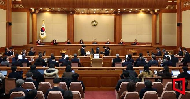 문형배 헌법재판소장 권한대행을 비롯한 재판관들이 18일 서울 종로구 헌법재판소에서 열린 윤석열 대통령 탄핵심판 9차 변론기일에 참석하고 있다. 2025.2.18. 사진공동취재단