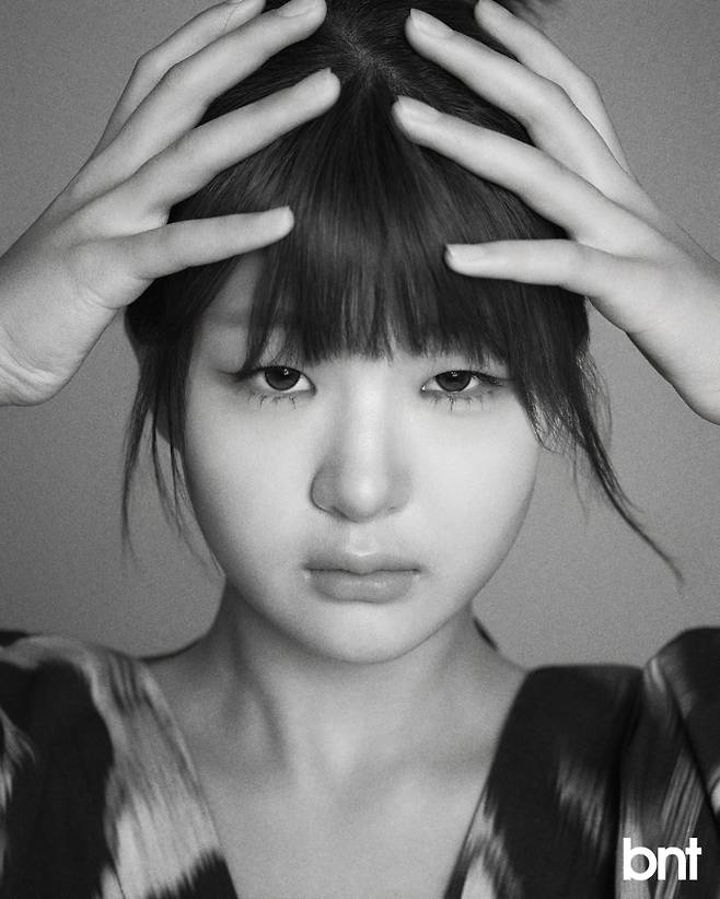 그래픽 호피 톱은 오스카마이크 제품.