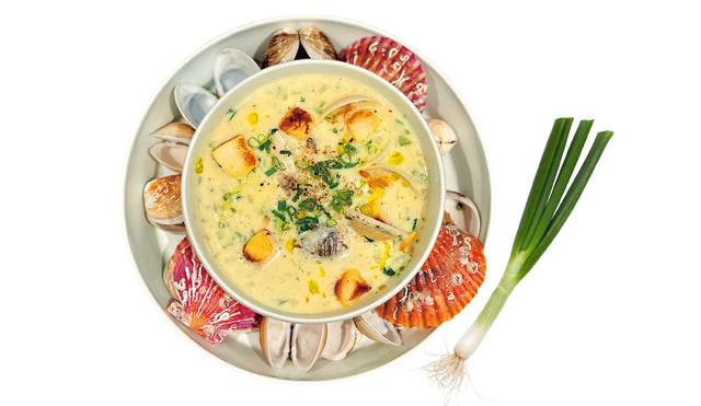 서울 강남구 청담동에 있는 레스토랑 ‘본 에스파스’의 대표 메뉴인 클램 차우더. 미국식 조개수프에 대파크림소스를 더했다.