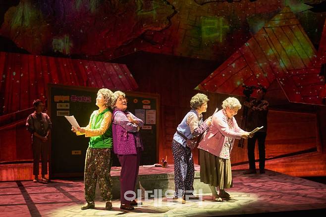 뮤지컬 ‘오지게 재밌는 가시나들’ 공연 사진