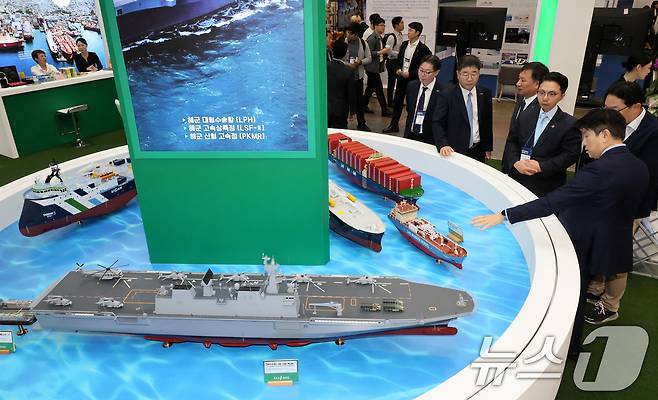 16일 부산 해운대구 벡스코 제1전시장에서 열린 2024 국제해양플랜트 전시회(OFFSHORE KOREA 2024). 2024.10.16/뉴스1 ⓒ News1 윤일지 기자