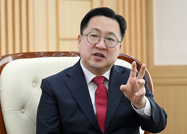 이장우 대전시장이 대전시청에서 헤럴드경제와 인터뷰를 하고 있다. 이 시장은 경제와 문화의 접목을 통해 혼인증가율 1위, 청년인구 유입 등 ‘일류경제도시 대전’의 캐치프레이즈를 구현해 나가고 있다. 이상섭 기자