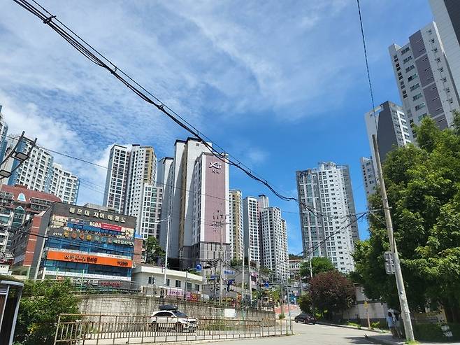 부산의 한 대단지 아파트 전경. 양다훈 기자