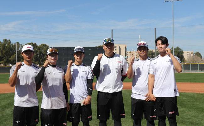 LG 1차 캠프 파트별 수훈선수로 선정된 이영빈, 박민호, 구본혁, 김현수, 문보경, 김영우(왼쪽부터). /LG 트윈스 제공