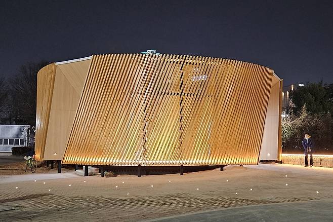 대구 수성못 상화동산 공중화장실. 대구 수성구 제공