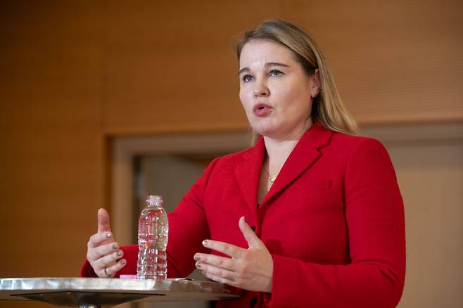 24일 서울 용산구 주한독일문화원에서 우크라이나의 외교안보 연구기관 ‘뉴 유럽 센터(New Europe Center)’의 소장 알료냐 케트만츄크가 본지와 인터뷰를 하고 있다. / 장련성 기자