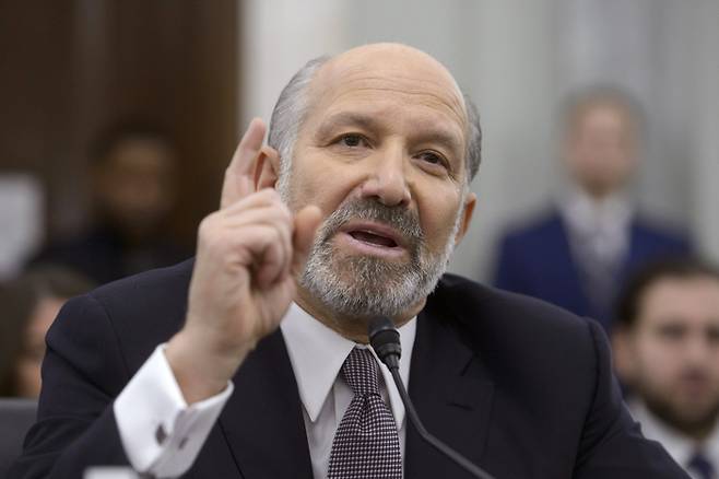 미국의 하워드 러트닉 상무부 장관이 지난 1월29일 미 의회에서 열린 인준 청문회에서 발언하고 있다. AP연합뉴스