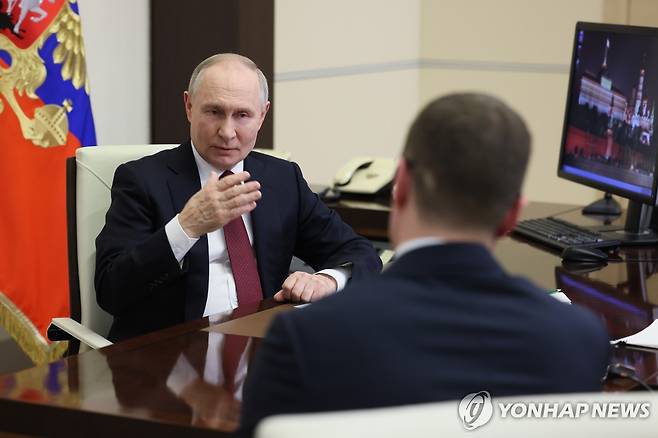 블라디미르 푸틴 러시아 대통령 (모스크바 타스=연합뉴스) 블라디미르 푸틴 러시아 대통령이 24일(현지시간) 국내 TV와의 인터뷰에서 미국을 향해 희토류 공동 개발을 제안하고 있다. 2025.2.24 photo@yna.co.kr