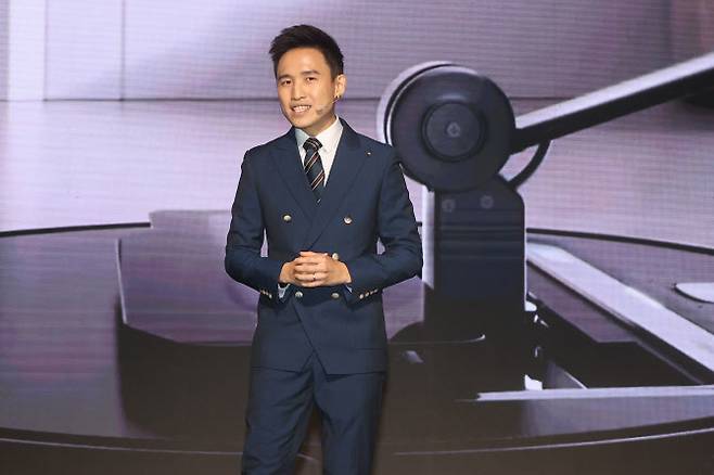 댄 챔 로보락 아시아태평양 마케팅 총괄이 20일 서울 강남구 삼성동 파르나스호텔에서 열린 로보락 2025 신제품 발표 행사에서 인사말을 하고 있다. (사진= 연합뉴스)