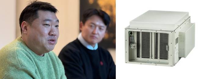 에어썸의 공기 정화 기술에 대해 설명하는 김 대표(왼쪽). 조달청 우수조달물품으로 지정·인증받은 AXR-AH250 실물 모습(오른쪽). /어썸레이