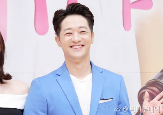 가수 알렉스가 이혼한 사실이 뒤늦게 알려졌다. /사진=머니투데이 DB