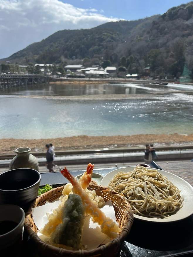 7e9f8200b6f16ef723e984ed469c701c252115786a4dd902c57386f6ce4a606f138f12eb66ccc0f9e82bb11da2c7f7d98d471ed855