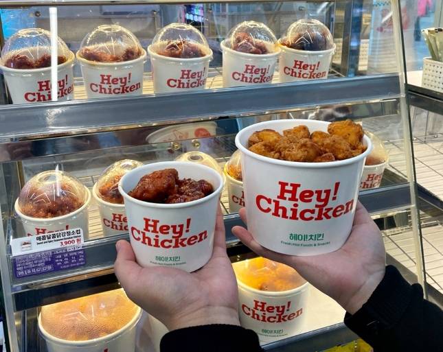 CU가 판매하고 있는 치킨./사진=BGF리테일 제공