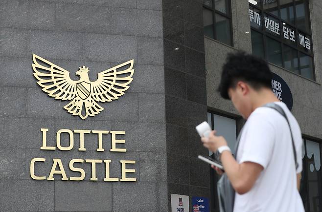 수도권의 한 신축아파트 문주 전경. 뉴스1