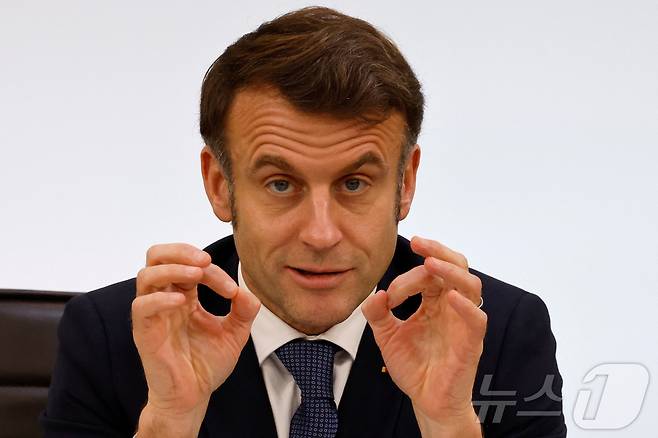 에마뉘엘 마크롱 프랑스 대통령이 2025년 2월 13일 프랑스 파리에서 열린 시리아 국제회의에서 연설하고 있다. 2025.02.14 ⓒ 로이터=뉴스1 ⓒ News1 김경민 기자