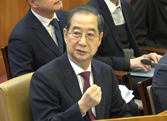 한덕수 국무총리가 지난달 20일 서울 종로구 헌법재판소 대심판정에서 열린 윤석열 대통령 탄핵심판 10차 변론에서 발언하고 있다./헌법재판소