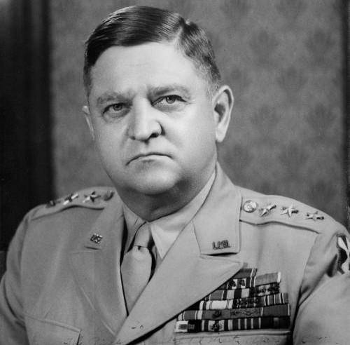 월튼 워커 장군. 위키미디어 커먼즈