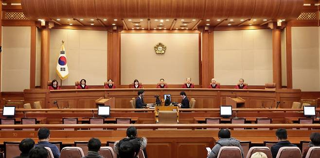 문형배 헌법재판소장 권한대행을 비롯한 헌법재판관들이 지난달 27일 오전 서울 종로구 헌법재판소에서 마은혁 후보자의 임명 보류 관련 권한쟁의심판 등 사건에 참석해 자리하고 있다.(사진=뉴시스)