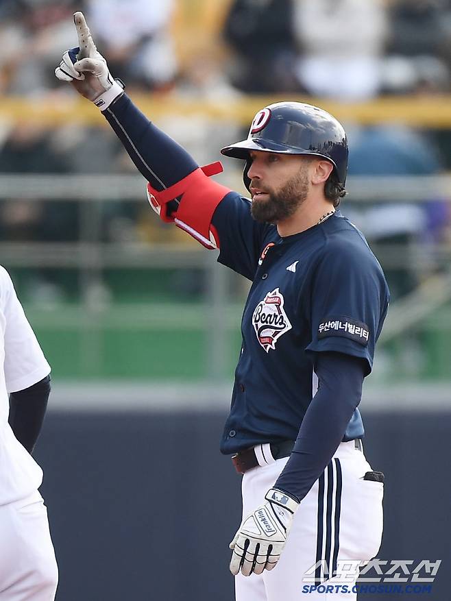 8일 청주야구장에서 열린 시범경기 두산-한화전. 5회초 무사 1루 케이브가 1타점 2루타를 친 후 기뻐하고 있다. 청주=정재근 기자 cjg@sportschosun.com/2025.3.8/