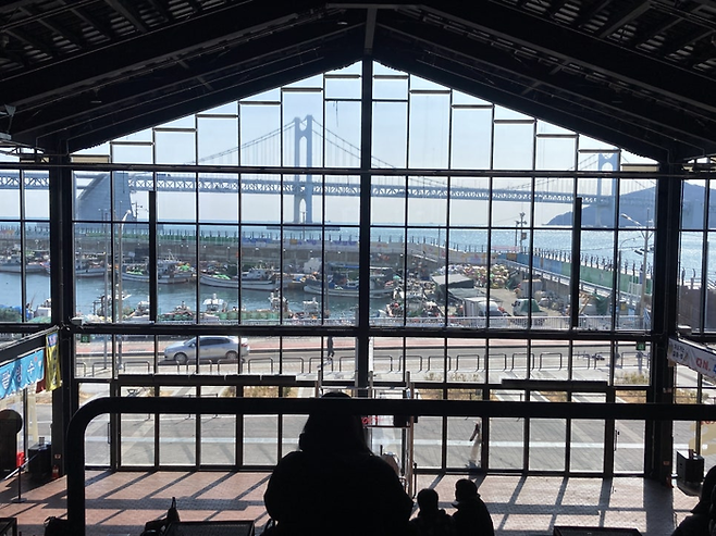 낮의 밀락 더 마켓. 밤에는 이 자리에서 밀락 더 수변이 열린다./사진=김지은 여행+ 기자