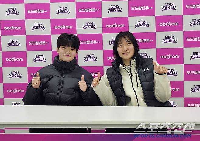 인터뷰에 임한 서지혜와 정지윤. 김영록 기자