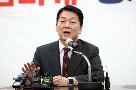 당원 간담회 발언하는 안철수 의원 - 안철수 국민의힘 의원이 12일 오전 대구 수성구 국민의힘 대구시당에서 열린 당원 간담회에 참석해 발언하고 있다. 2025.3.12. 뉴스1