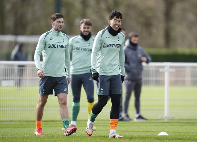 From left, Tottenham Hotspur's Ben Davies, James Maddison and Son Heung-minduring a training session in London, England, Wednesday, March 12, 2025, ahead of the Europa League soccer match between Tottenham Hotspur and AZ Alkmaar. (Ben Whitley/PA via AP) UNITED KINGDOM OUT; NO SALES; NO ARCHIVE; PHOTOGRAPH MAY NOT BE STORED OR USED FOR MORE THAN 14 DAYS AFTER THE DAY OF TRANSMISSION; MANDATORY CREDIT
<저작권자(c) 연합뉴스, 무단 전재-재배포, AI 학습 및 활용 금지>