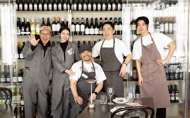 이승준 셰프와 함께 매치스 성수를 이끌어가는 직원들.