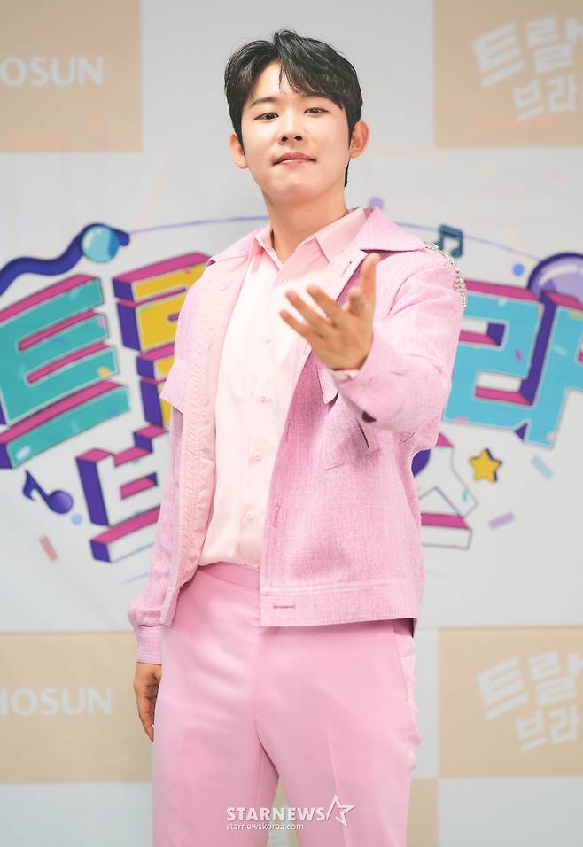 가수 진욱이 3일 오전 온라인으로 진행된 TV조선 예능 '트랄랄라 브라더스' 제작발표회에 참석해 포즈를 취하고 있다. /사진제공=TV조선 2023.05.03