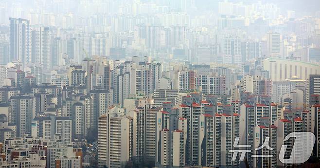 서울 남산에서 바라본 아파트 모습. 2025.3.2/뉴스1 ⓒ News1 김명섭 기자