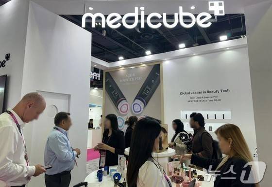 에이피알은 지난해 11월 2024 두바이 뷰티 월드’(2024 Beautyworld Middle East)에 참여해 'K-뷰티테크'를 선보였다. (에이피알 제공)