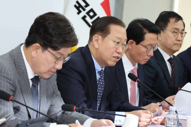 ▲국민의힘 권영세 비상대책위원장이 17일 서울 여의도 국회에서 열린 비상대책위원회의에서 발언하고 있다. ⓒ연합뉴스