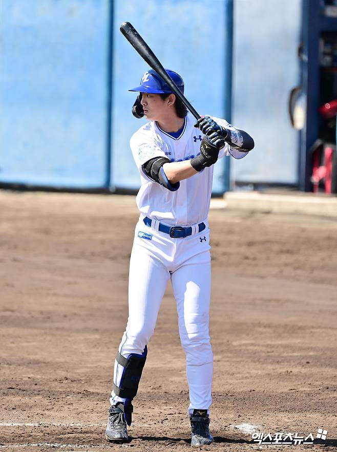 1일 오후 일본 오키나와 온나손 아카마 구장에서 열린 LG 트윈스와 삼성 라이온즈의 연습경기, 1회말 삼성 구자욱이 타석에 들어서고 있다. 엑스포츠뉴스 DB