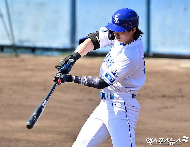 1일 오후 일본 오키나와 온나손 아카마 구장에서 열린 LG 트윈스와 삼성 라이온즈의 연습경기, 1회말 삼성 구자욱이 타격을 하고 있다. 엑스포츠뉴스 DB