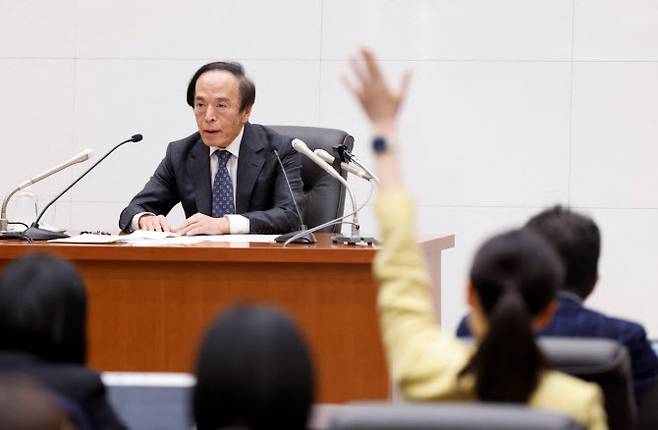 우에다 가즈오 일본은행(BOJ) 총재가 19일 일본 도쿄 BOJ 본부에서 열린 중앙은행 정책회의 후 기자회견에 참석하고 있다. (사진=로이터)