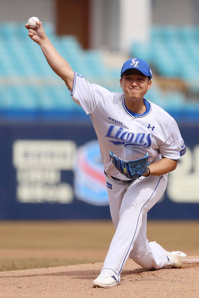 삼성 최원태가 13일 대구삼성라이온즈파크에서 열린 2025 KBO리그 시범경기 LG전에 선발로 나서 힘차게 공을 던지고 있다. 사진 | 삼성 라이온즈
