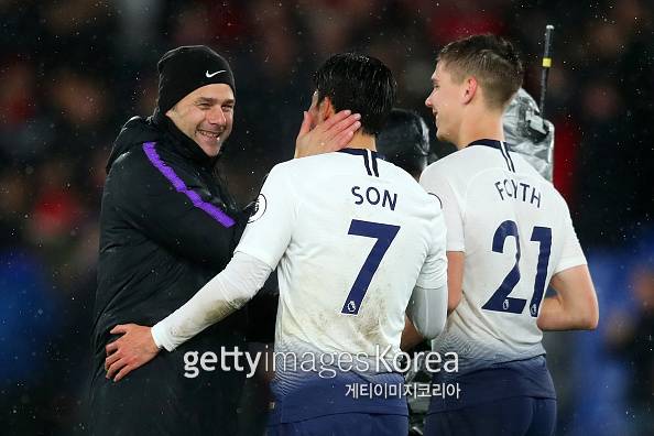 사진은 지난 2018년 토트넘 시절 포체티노 감독(왼쪽)과 손흥민, 포이스의 모습. 사진=게티이미지