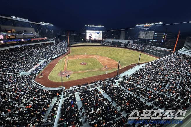 1만 1천석 매진을 기록한 한화생명볼파크. 대전=송정헌 기자songs@sportschosun.com/2025.03.17/