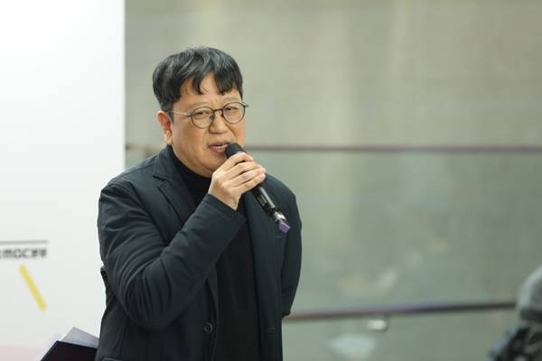 ▲ 20일서울 상암동 MBC 사옥 1층 로비에서 진행된전국언론노동조합 MBC본부이·취임식에서 발언하는 전성관16대 언론노조 MBC본부장. 사진 제공=전국언론노동조합 MBC본부.