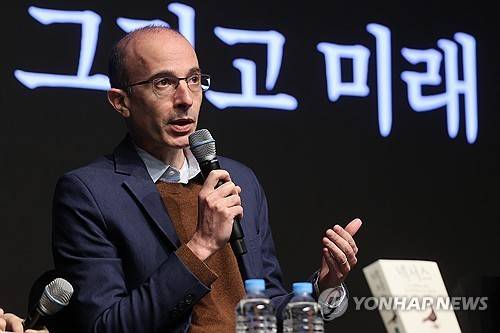 유발 하라리, AI의 의미와 본질 다룬 '넥서스' 출간 (서울=연합뉴스) 류효림 기자 = 유발 하라리 작가가 20일 서울 종로구 노무현시민센터에서 열린 신간 '넥서스' 출간 기자간담회에서 인사말을 하고 있다. 2025.3.20