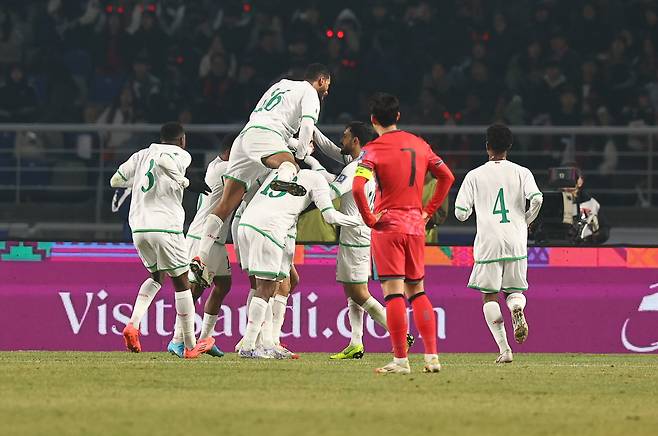 기뻐하는 오만 선수들 | 연합뉴스