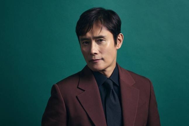 배우 이병헌이 ‘마약파문’을 일으킨 ‘승부’ 또 다른 주연배우 유아인에 대해 언급했다.