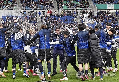 일본 매체 풋볼채널이 21일 한국이 오만에게 덜미를 잡힌 소식을 전하면서 한국의 2026 국제축구연맹(FIFA) 북중미 월드컵 본선 도전이 삐걱거린 것에 대한 한국의 반응을 소개했다. 연합뉴스