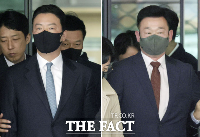 윤석열 대통령 체포영장 집행을 방해한 혐의를 받는 김성훈 대통령경호처 차장과 이광우 경호본부장에 대한 구속영장이 기각되면서 경찰의 내란 수사에 차질이 불가피할 전망이다.사진은 윤 대통령 체포영장 집행을 방해한 혐의를 받는 김 차장(왼쪽)과 이 본부장이 21일 서울 마포구 서울서부지방법원에서 열린 영장실질심사를 마치고 대기 장소로 이동하고 있는 모습./뉴시스