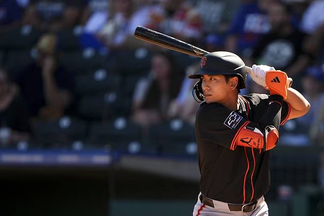 샌프란시스코 자이언츠 이정후가 2025 미국 메이저리그 시범경기에 출전해 타격하고 있다. AP 연합뉴스