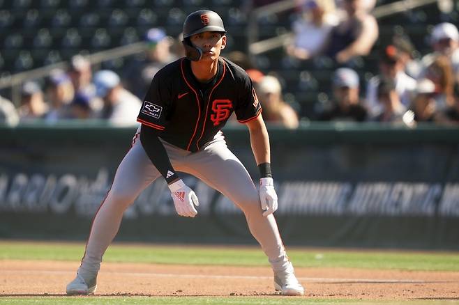 샌프란시스코 자이언츠 이정후가 2025 미국 메이저리그 시범경기에 출전해 주루를 준비하고 있다. AP 연합뉴스
